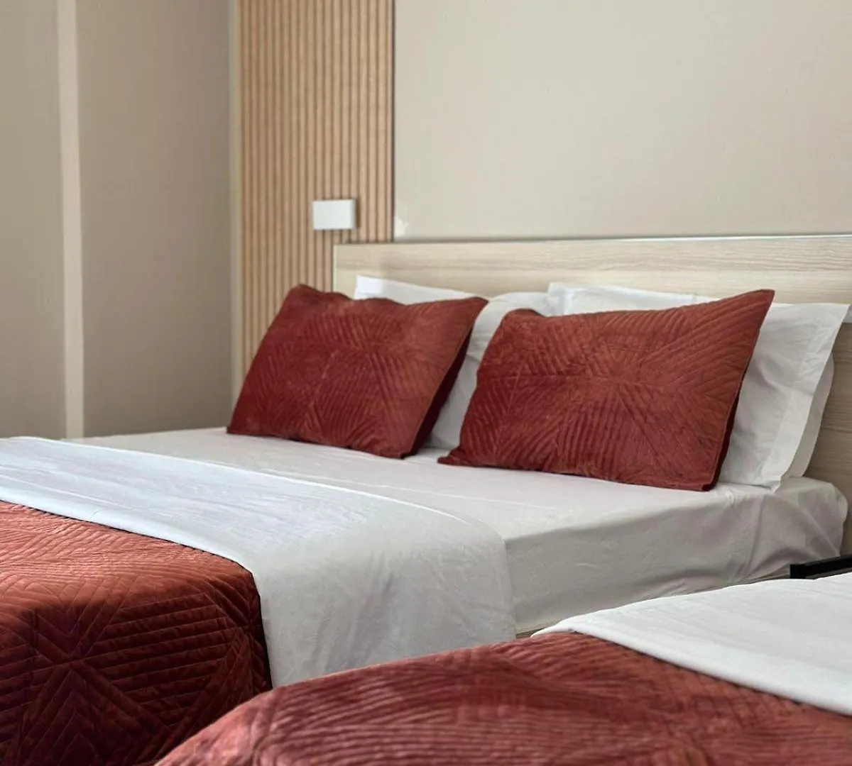 Hotel Nais Beach Durres 3*,