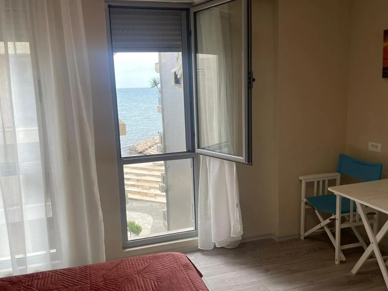 Hotel Nais Beach Durrës 3*,