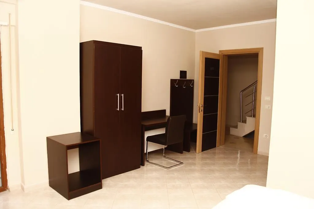 Hotel Nais Beach Durrës 3*,