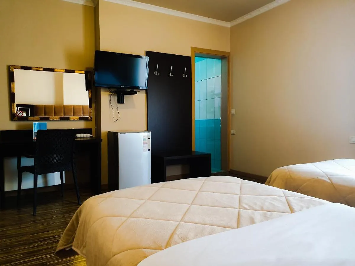 Hotel Nais Beach Durrës 3*,