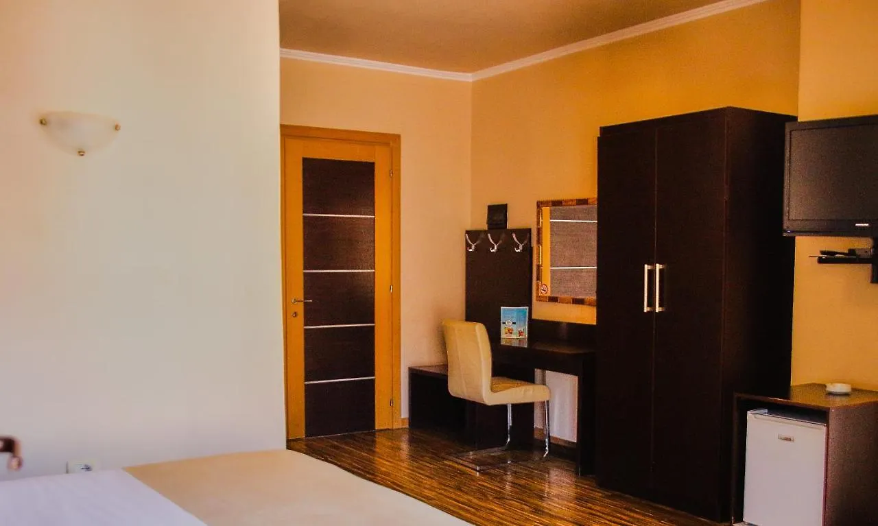 Hotel Nais Beach Durrës 3*,  Albania